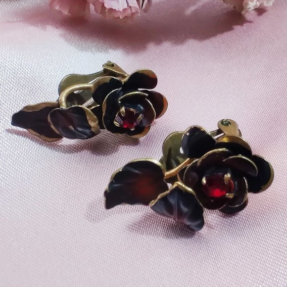 Vintage Austrian Gothic Rose Earrings Halloween - Picture 1 of 4